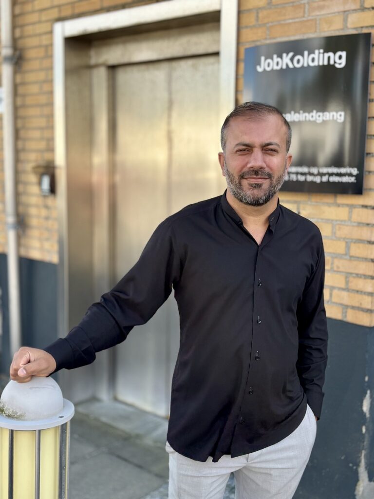 Mustafa Niazi ved jobcentret